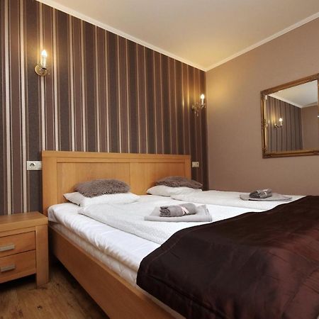 Guest House Romantika Panzio Дьюла Экстерьер фото