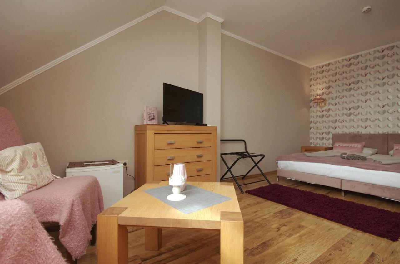 Guest House Romantika Panzio Дьюла Экстерьер фото