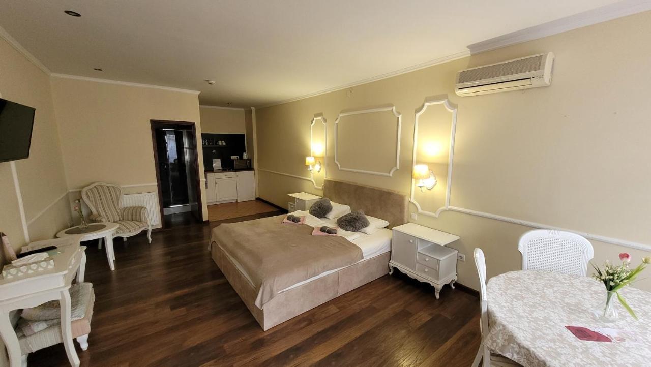 Guest House Romantika Panzio Дьюла Экстерьер фото