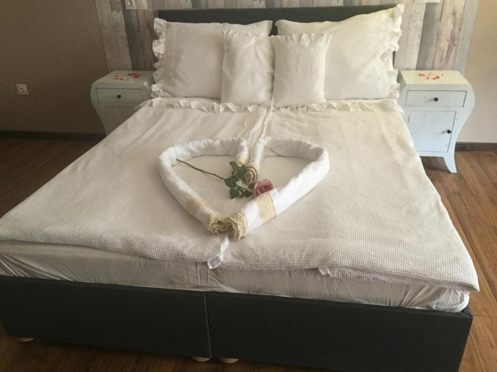 Guest House Romantika Panzio Дьюла Экстерьер фото