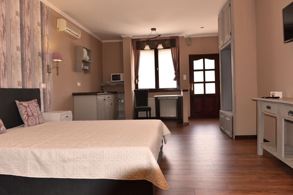 Guest House Romantika Panzio Дьюла Номер фото