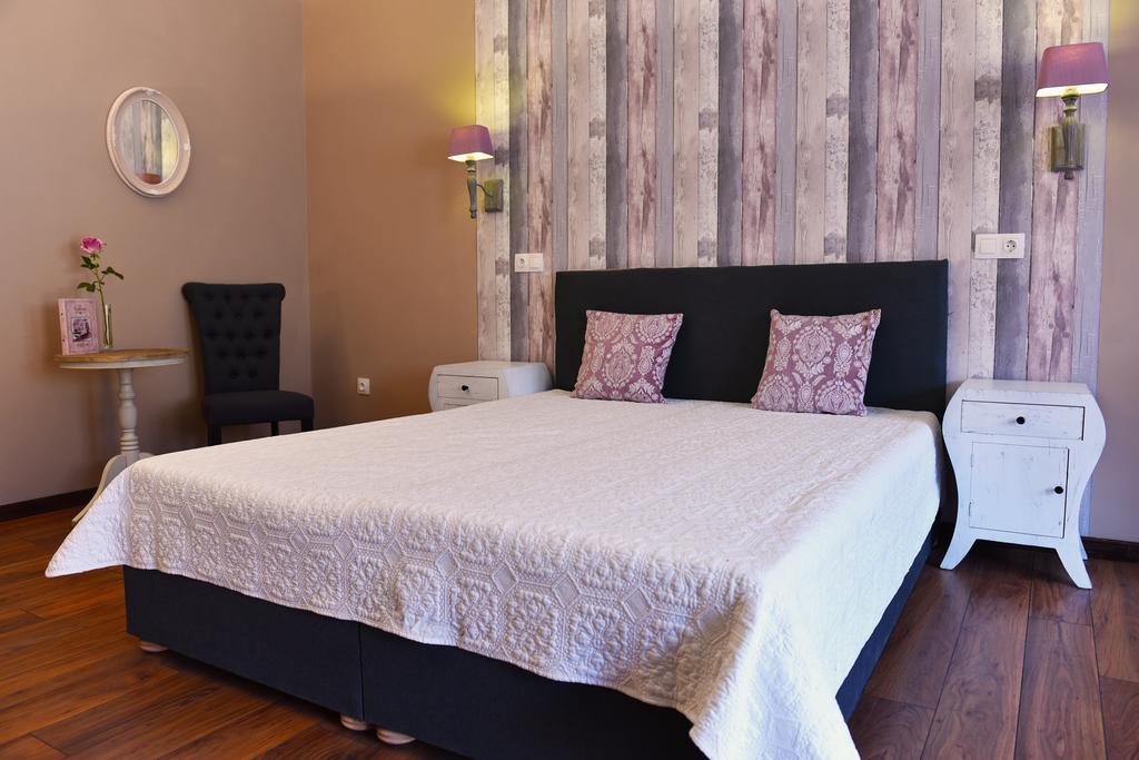 Guest House Romantika Panzio Дьюла Номер фото