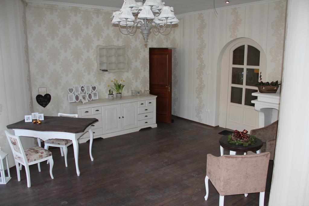 Guest House Romantika Panzio Дьюла Экстерьер фото