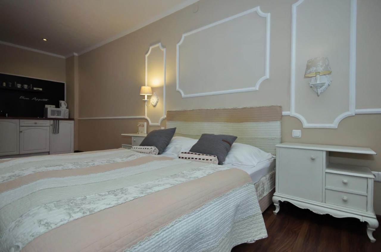 Guest House Romantika Panzio Дьюла Экстерьер фото