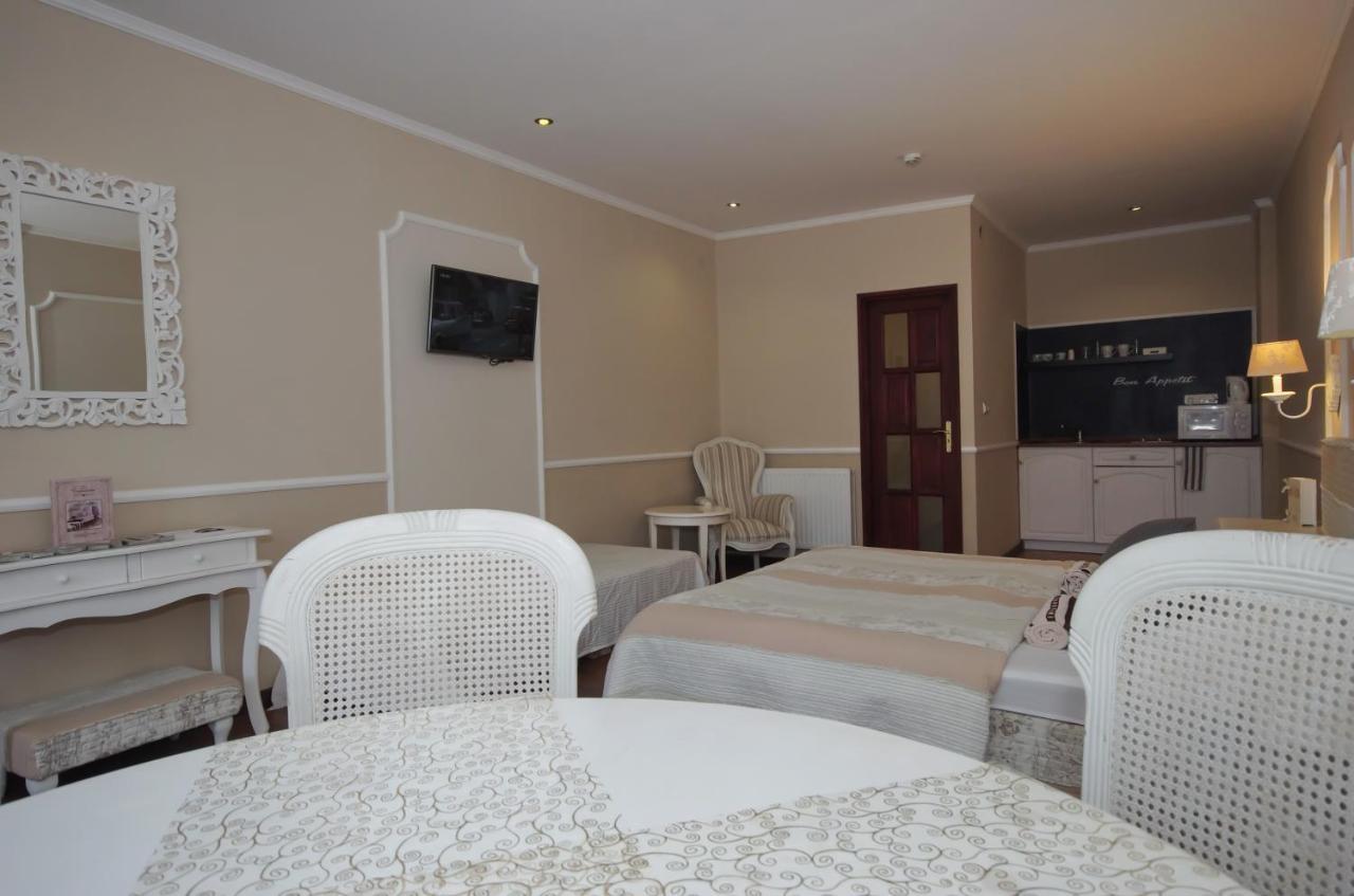 Guest House Romantika Panzio Дьюла Экстерьер фото
