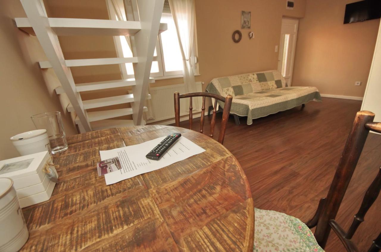 Guest House Romantika Panzio Дьюла Экстерьер фото